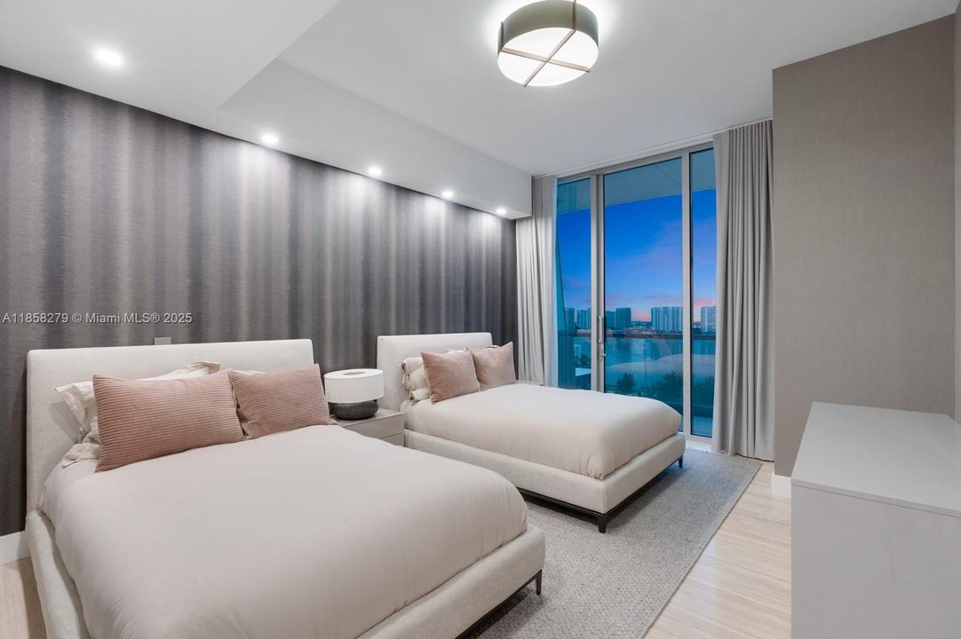 待售: $17,999,000 (6 贝兹, 6 浴室, 6049 平方英尺)