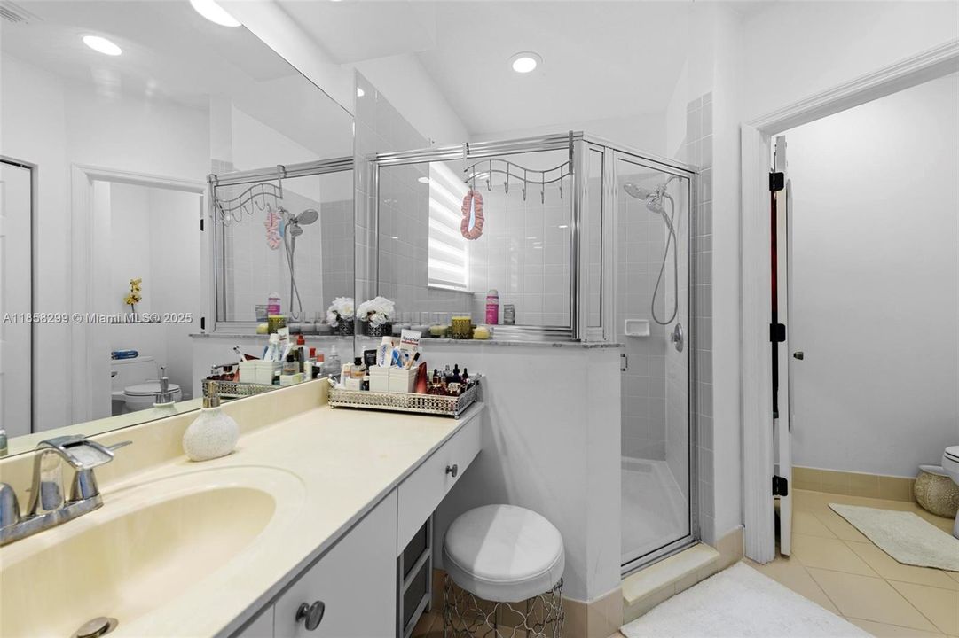 Недавно продано: $435,000 (3 спален, 2 ванн, 1693 Квадратных фут)