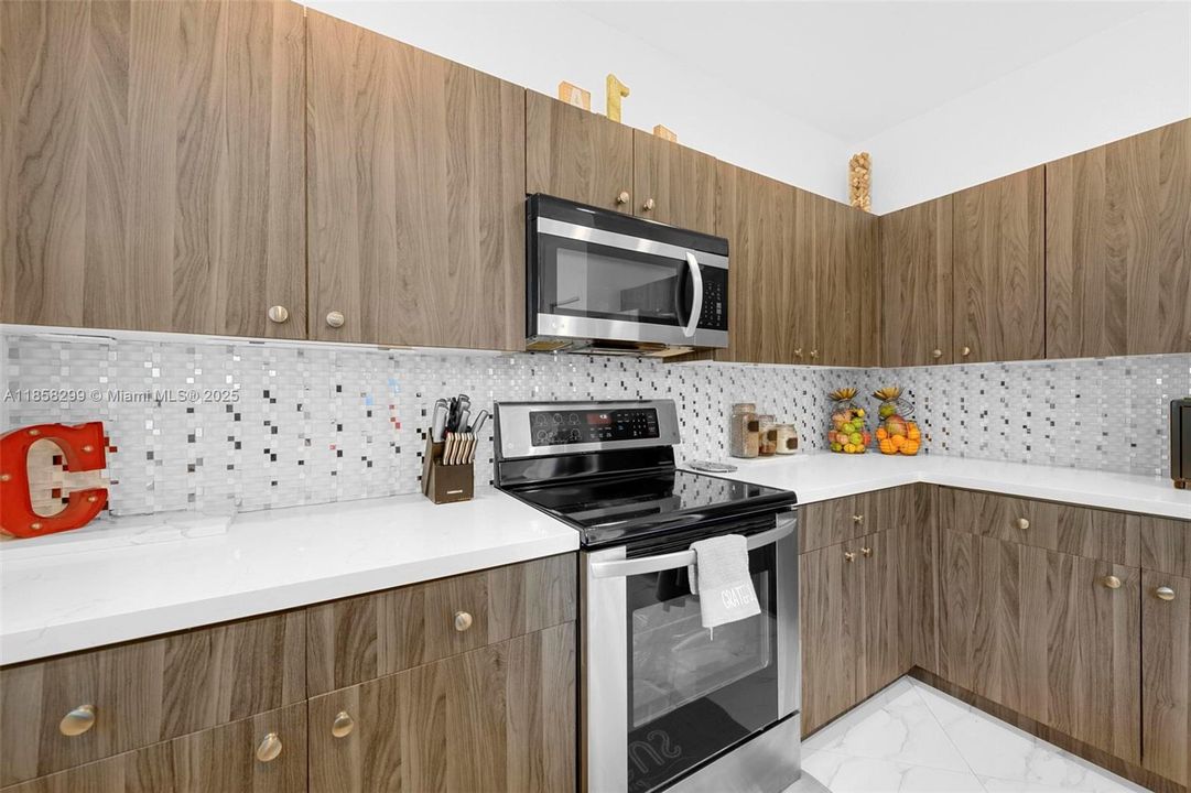 Недавно продано: $435,000 (3 спален, 2 ванн, 1693 Квадратных фут)