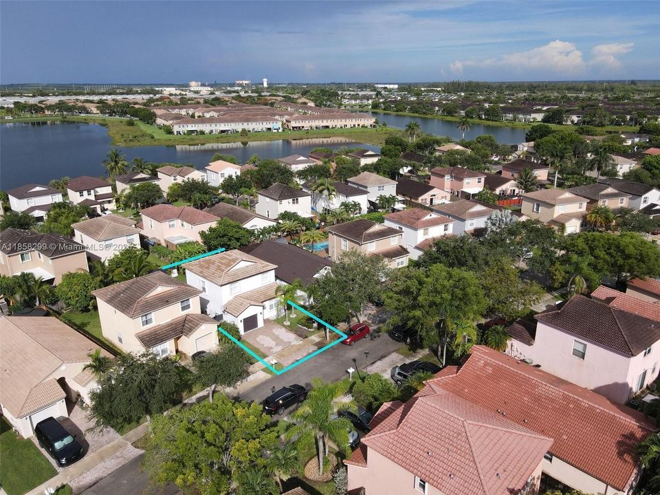 Недавно продано: $435,000 (3 спален, 2 ванн, 1693 Квадратных фут)