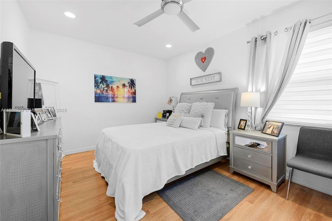 Недавно продано: $435,000 (3 спален, 2 ванн, 1693 Квадратных фут)