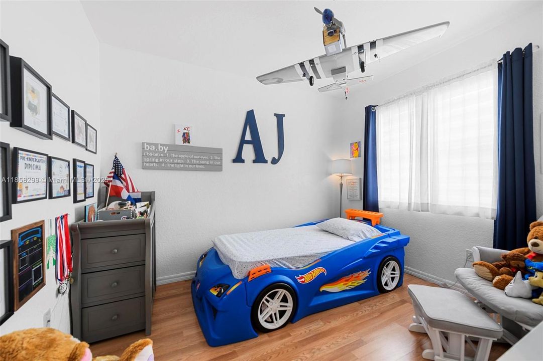 Недавно продано: $435,000 (3 спален, 2 ванн, 1693 Квадратных фут)