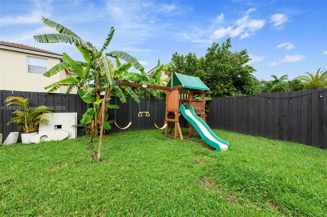 Недавно продано: $435,000 (3 спален, 2 ванн, 1693 Квадратных фут)