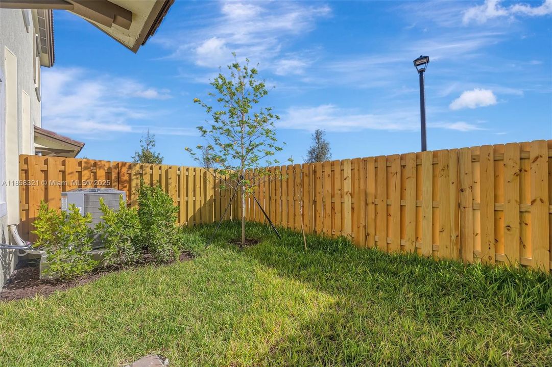 合同活跃: $3,500 (3 贝兹, 2 浴室, 1827 平方英尺)