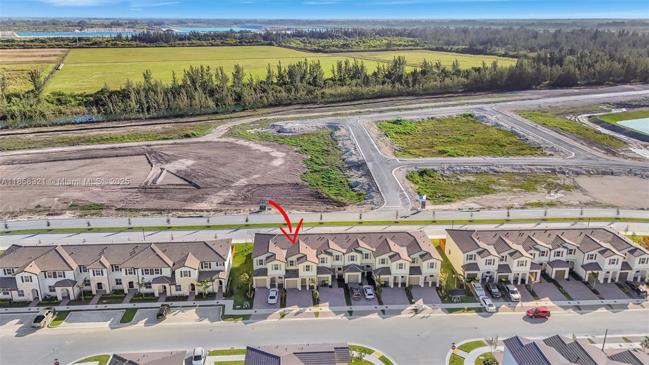 合同活跃: $3,500 (3 贝兹, 2 浴室, 1827 平方英尺)