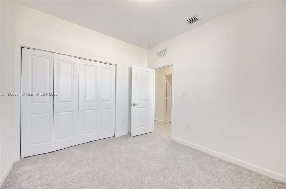 合同活跃: $3,500 (3 贝兹, 2 浴室, 1827 平方英尺)