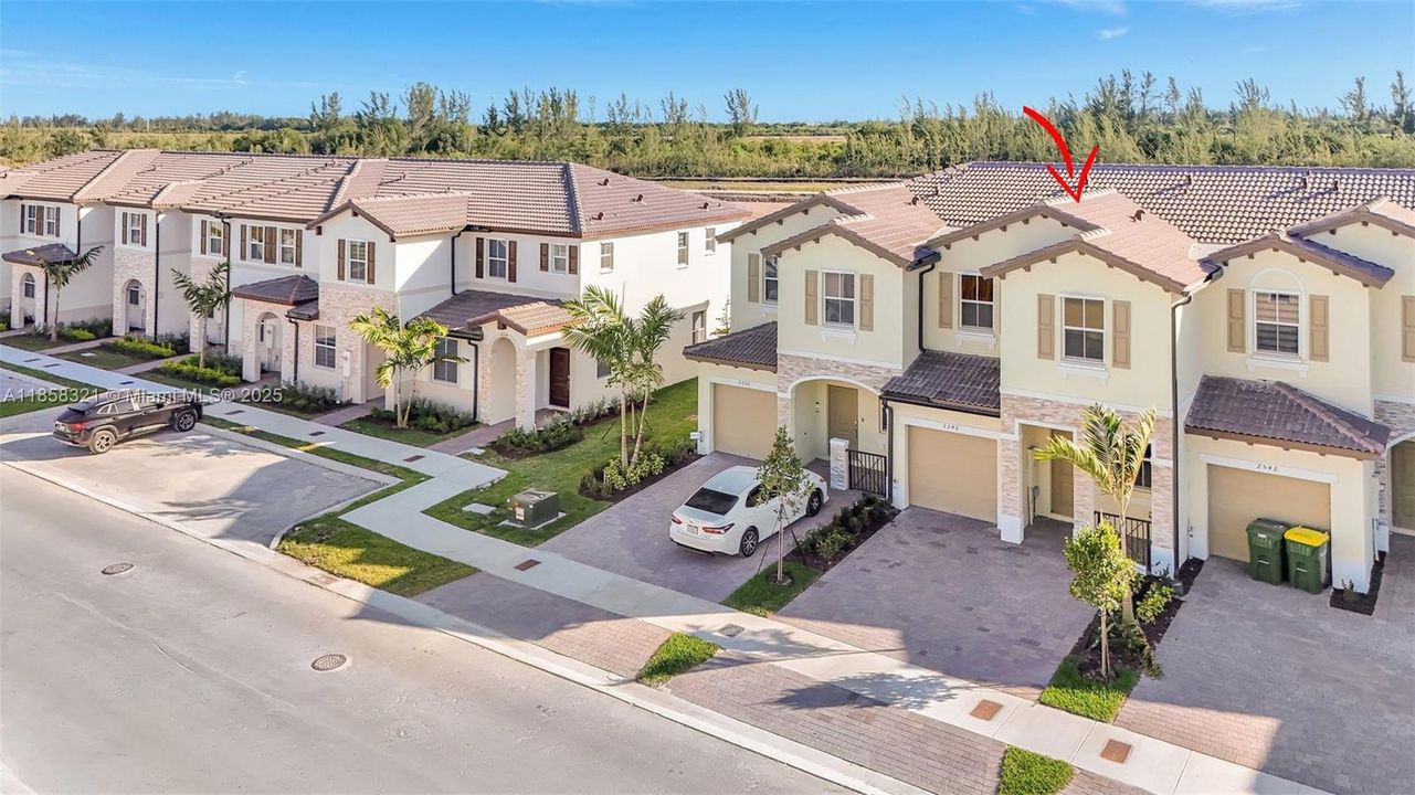 合同活跃: $3,500 (3 贝兹, 2 浴室, 1827 平方英尺)