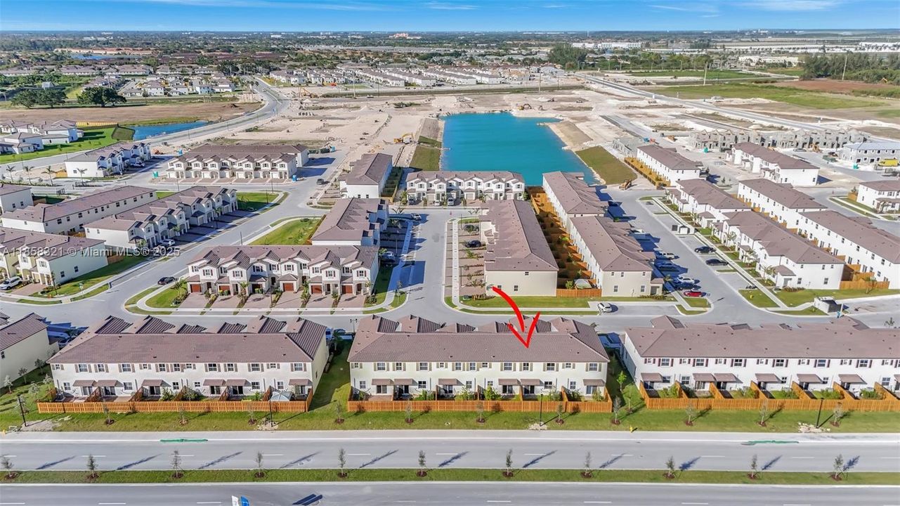 合同活跃: $3,500 (3 贝兹, 2 浴室, 1827 平方英尺)