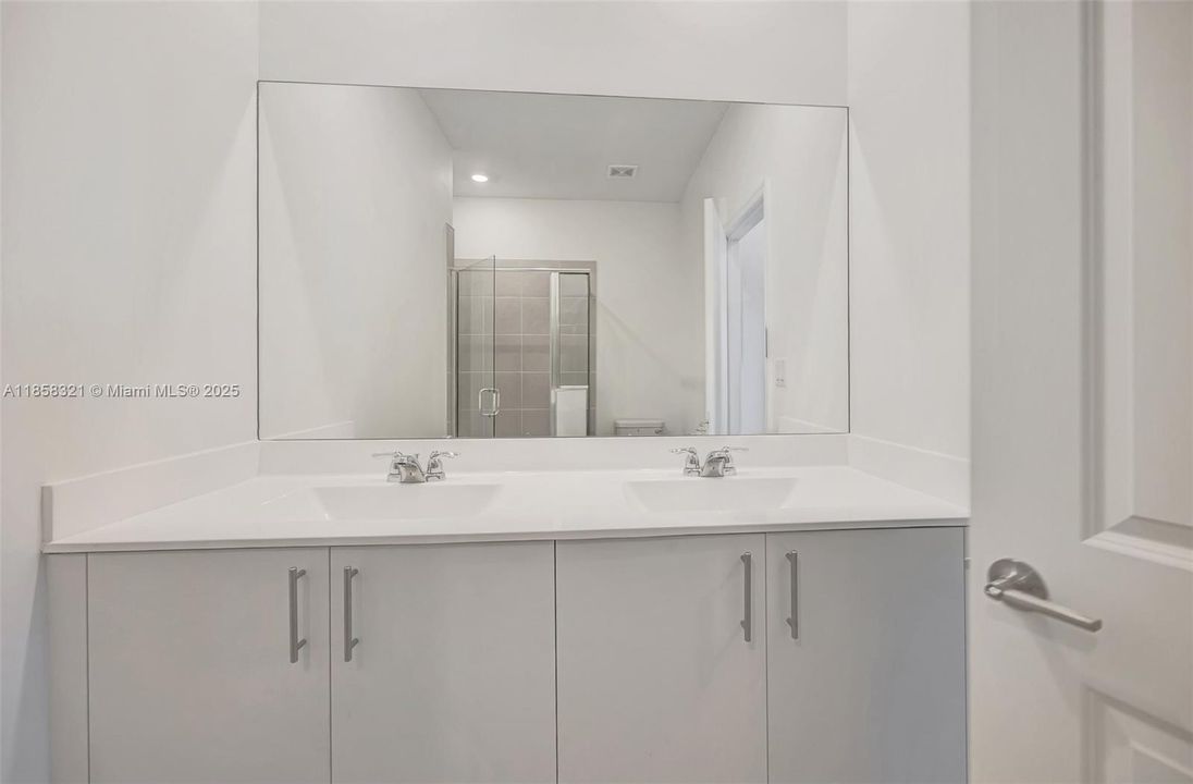 合同活跃: $3,500 (3 贝兹, 2 浴室, 1827 平方英尺)