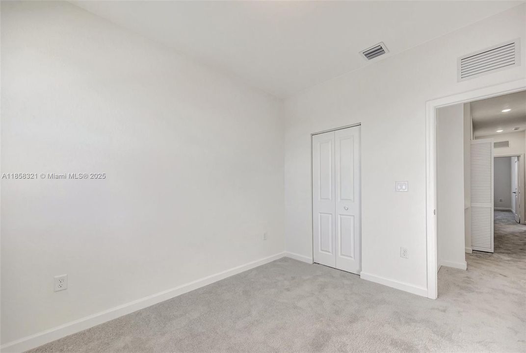 合同活跃: $3,500 (3 贝兹, 2 浴室, 1827 平方英尺)