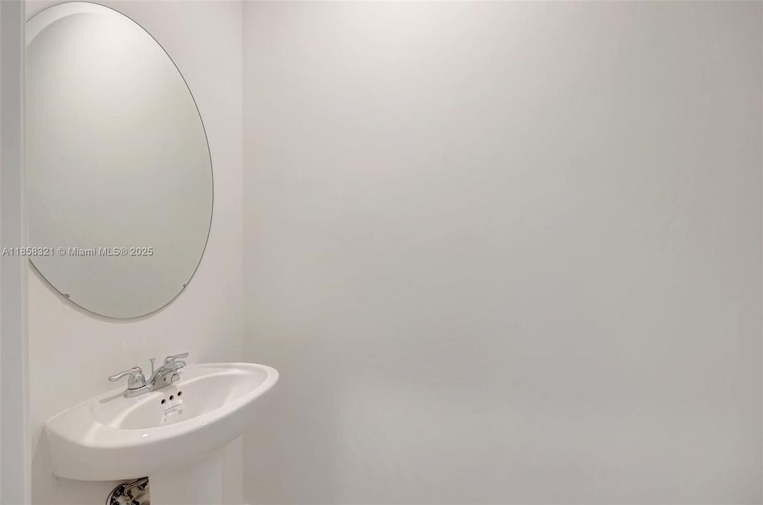 合同活跃: $3,500 (3 贝兹, 2 浴室, 1827 平方英尺)