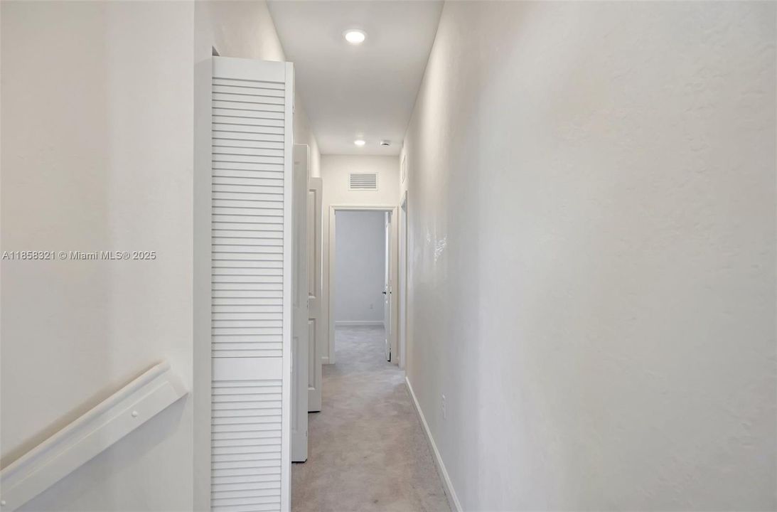 合同活跃: $3,500 (3 贝兹, 2 浴室, 1827 平方英尺)