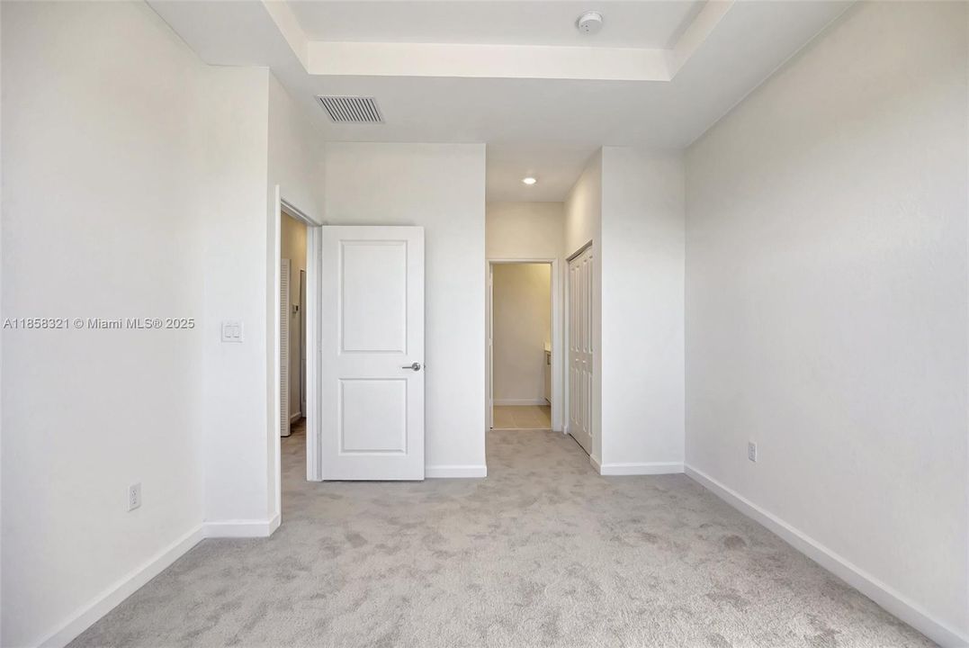 合同活跃: $3,500 (3 贝兹, 2 浴室, 1827 平方英尺)