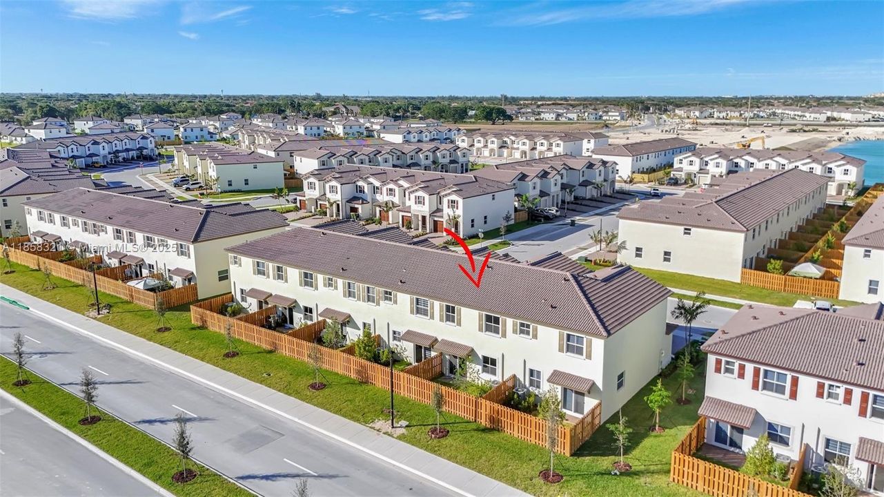 合同活跃: $3,500 (3 贝兹, 2 浴室, 1827 平方英尺)