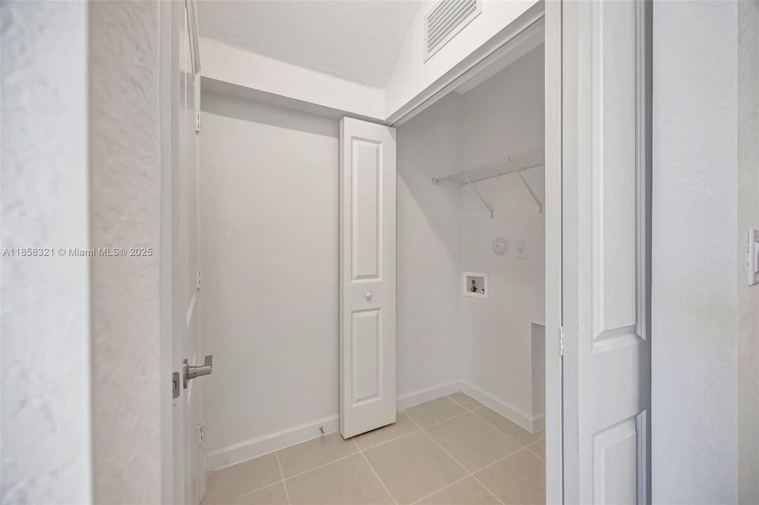 合同活跃: $3,500 (3 贝兹, 2 浴室, 1827 平方英尺)