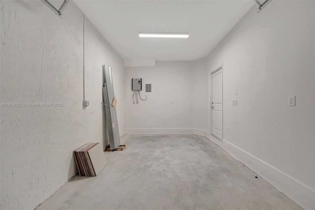 合同活跃: $3,500 (3 贝兹, 2 浴室, 1827 平方英尺)