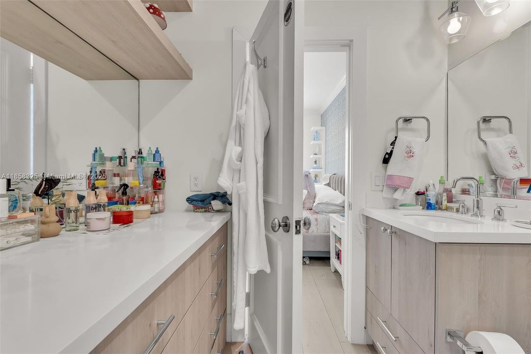 For Sale: $4,545,000 (6 beds, 5 baths, 3436 Square Feet)