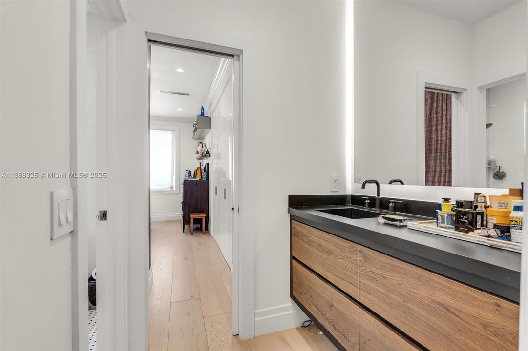 For Sale: $4,545,000 (6 beds, 5 baths, 3436 Square Feet)