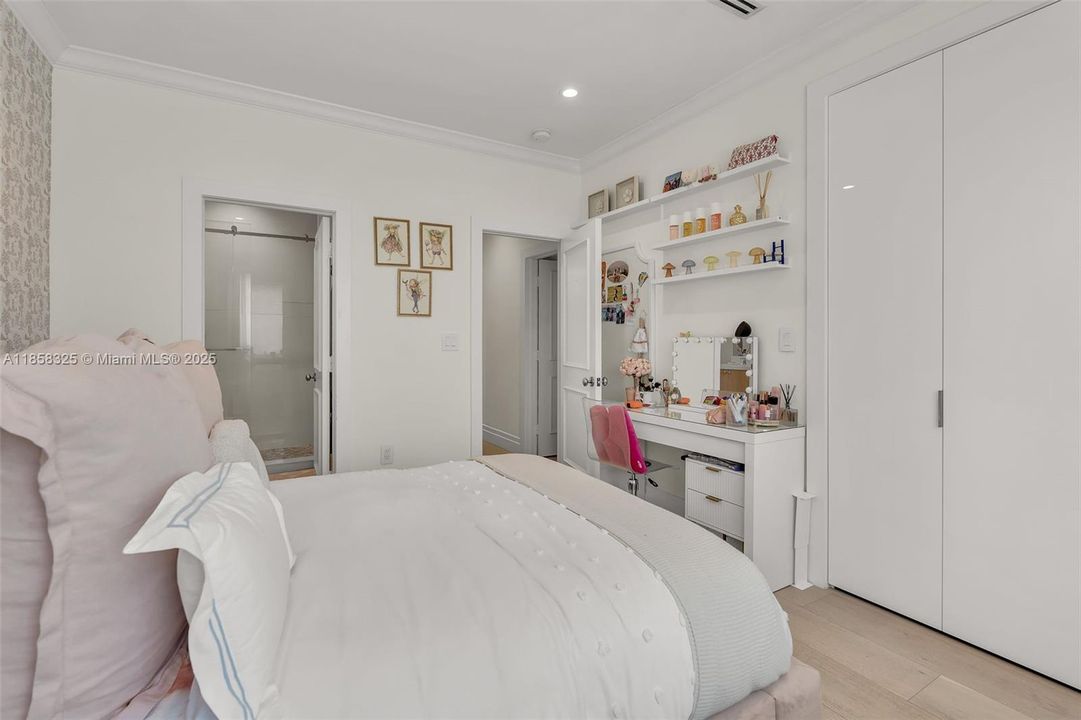 For Sale: $4,545,000 (6 beds, 5 baths, 3436 Square Feet)