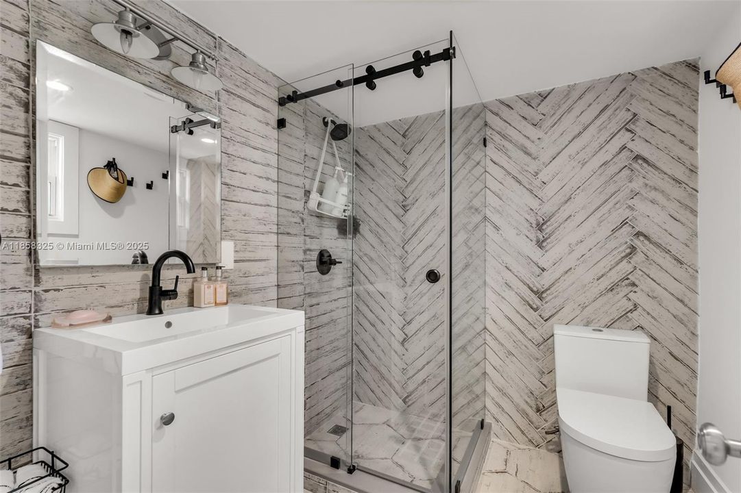 For Sale: $4,545,000 (6 beds, 5 baths, 3436 Square Feet)