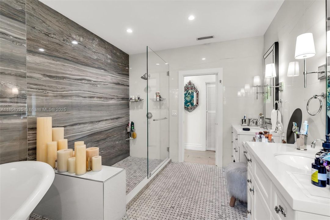 For Sale: $4,545,000 (6 beds, 5 baths, 3436 Square Feet)