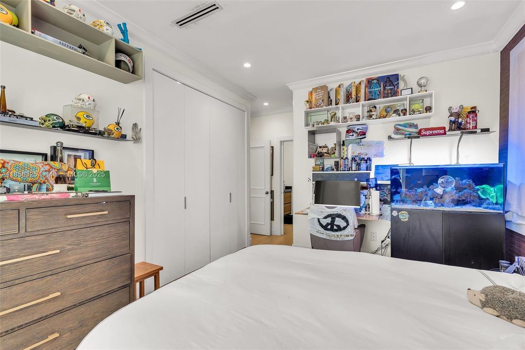 For Sale: $4,545,000 (6 beds, 5 baths, 3436 Square Feet)