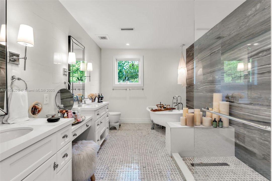 For Sale: $4,545,000 (6 beds, 5 baths, 3436 Square Feet)