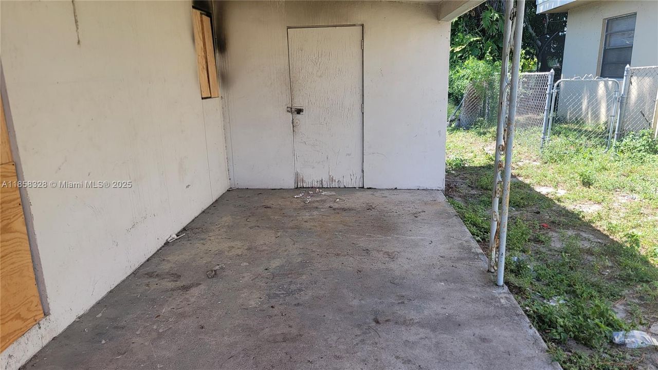 Recently Sold: $140,000 (3 beds, 1 baths, 1026 Square Feet)