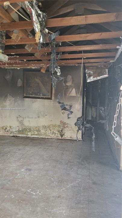 Recently Sold: $140,000 (3 beds, 1 baths, 1026 Square Feet)