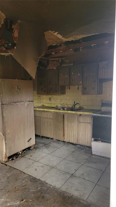 Recently Sold: $140,000 (3 beds, 1 baths, 1026 Square Feet)