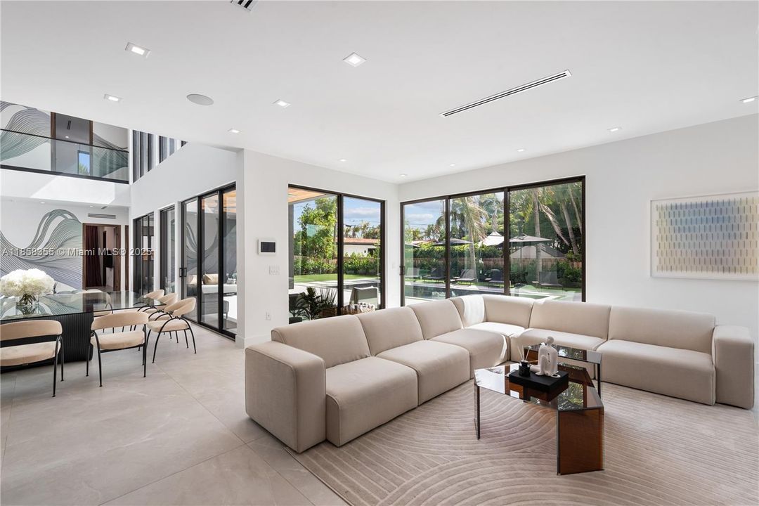 出租: $55,000 (9 贝兹, 7 浴室, 4729 平方英尺)