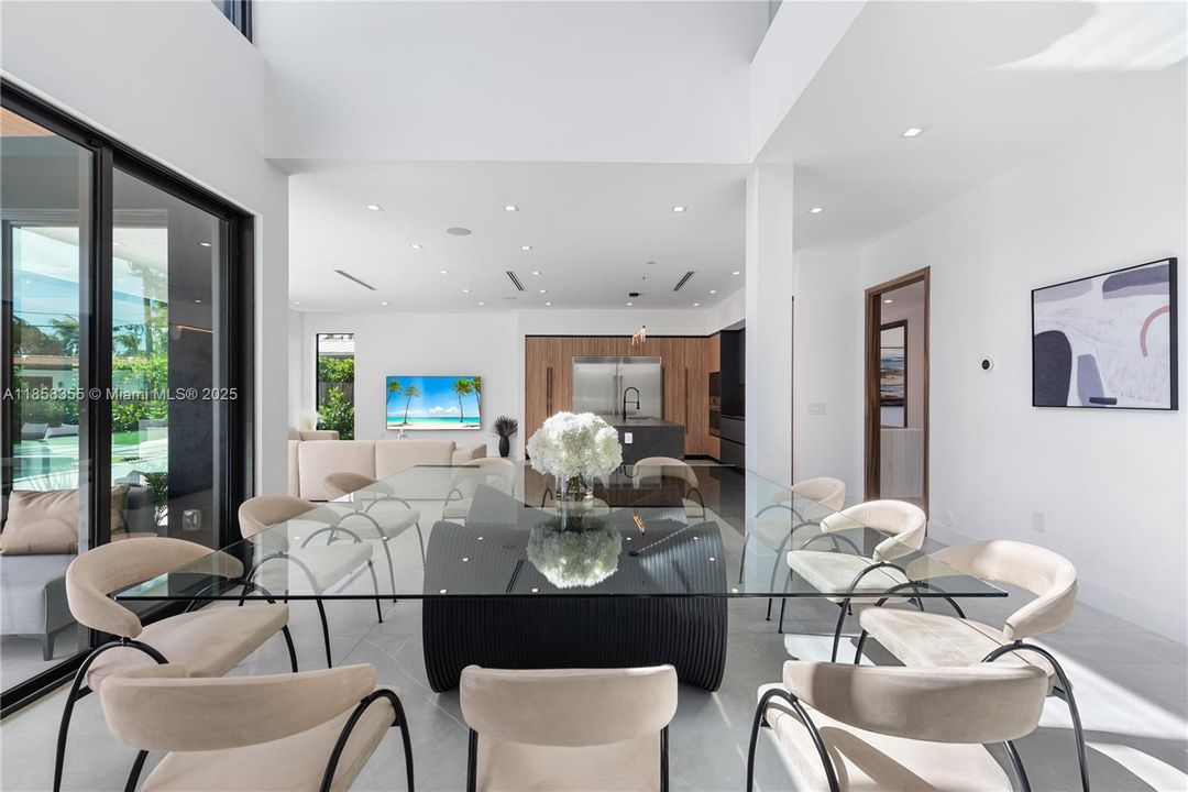 出租: $55,000 (9 贝兹, 7 浴室, 4729 平方英尺)