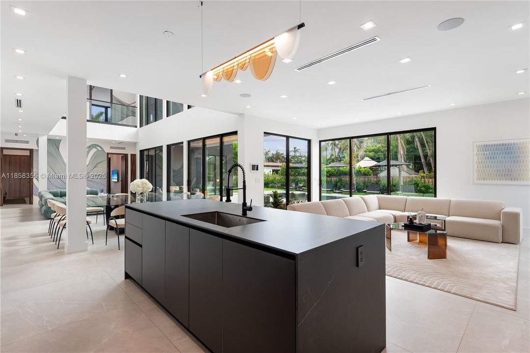 出租: $55,000 (9 贝兹, 7 浴室, 4729 平方英尺)