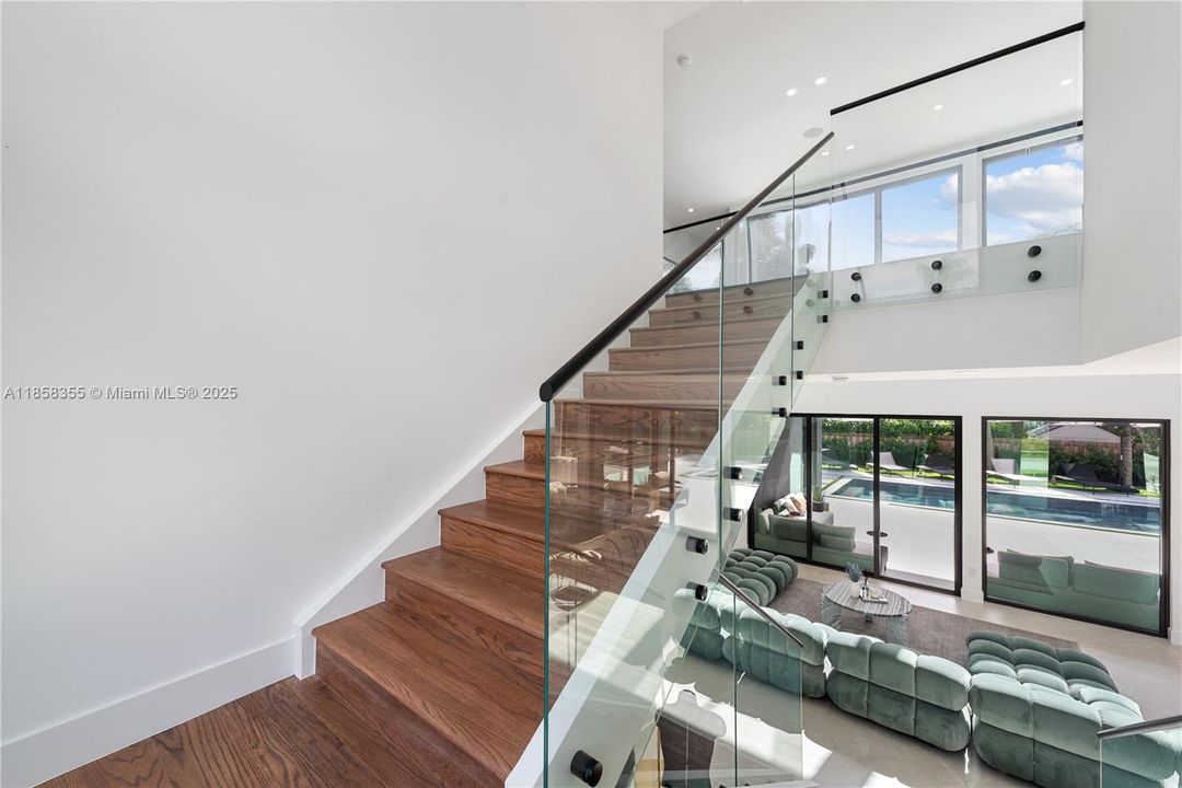 出租: $55,000 (9 贝兹, 7 浴室, 4729 平方英尺)