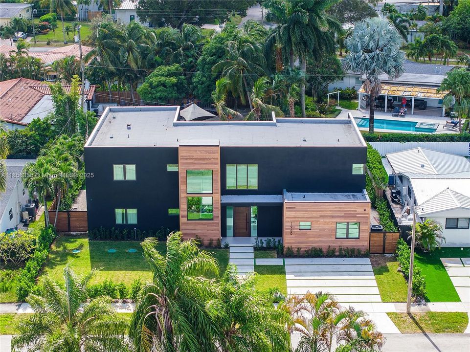 出租: $55,000 (9 贝兹, 7 浴室, 4729 平方英尺)