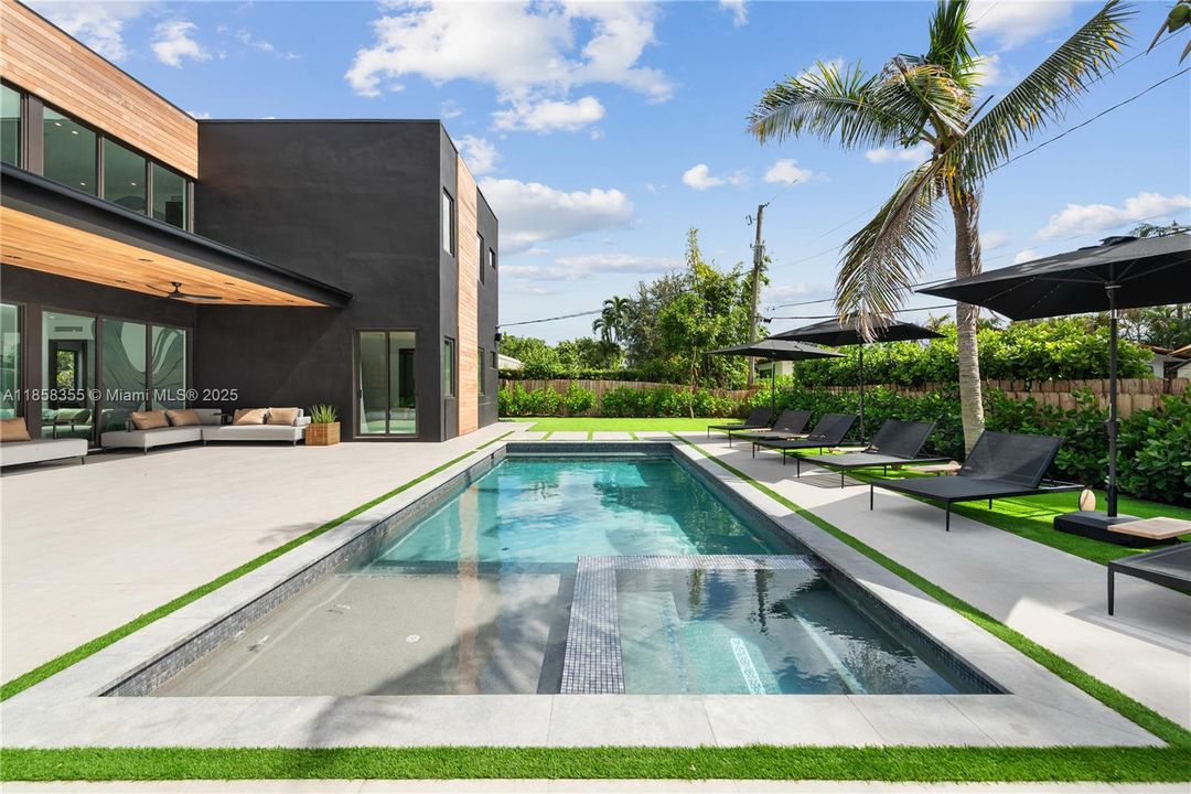 出租: $55,000 (9 贝兹, 7 浴室, 4729 平方英尺)