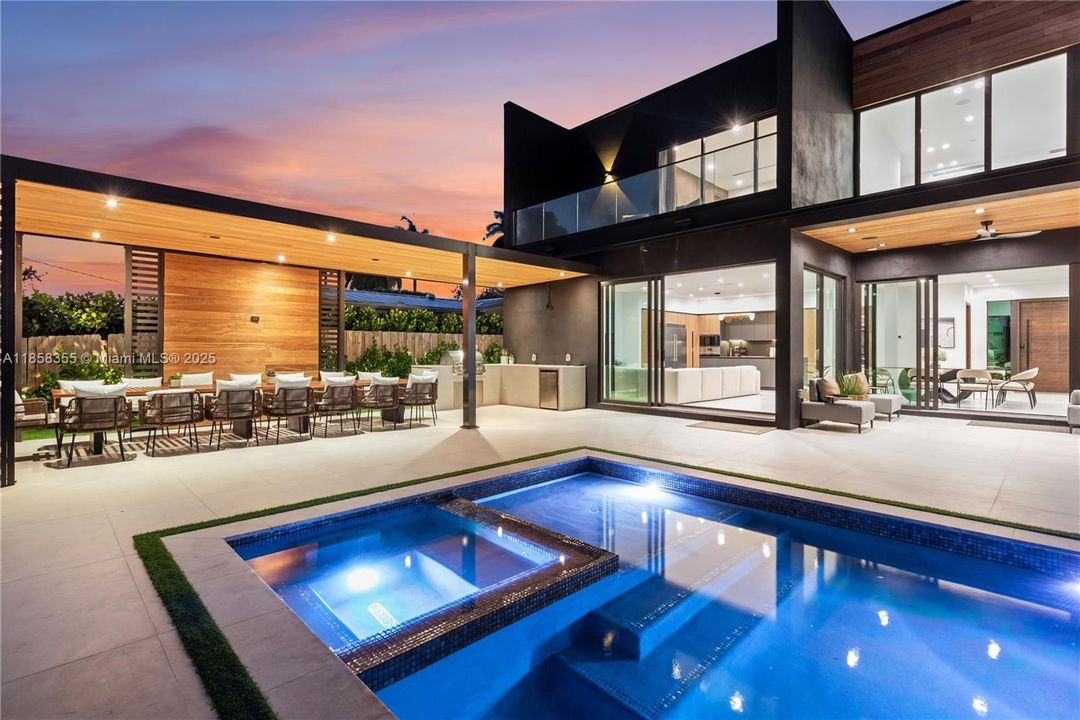 出租: $55,000 (9 贝兹, 7 浴室, 4729 平方英尺)