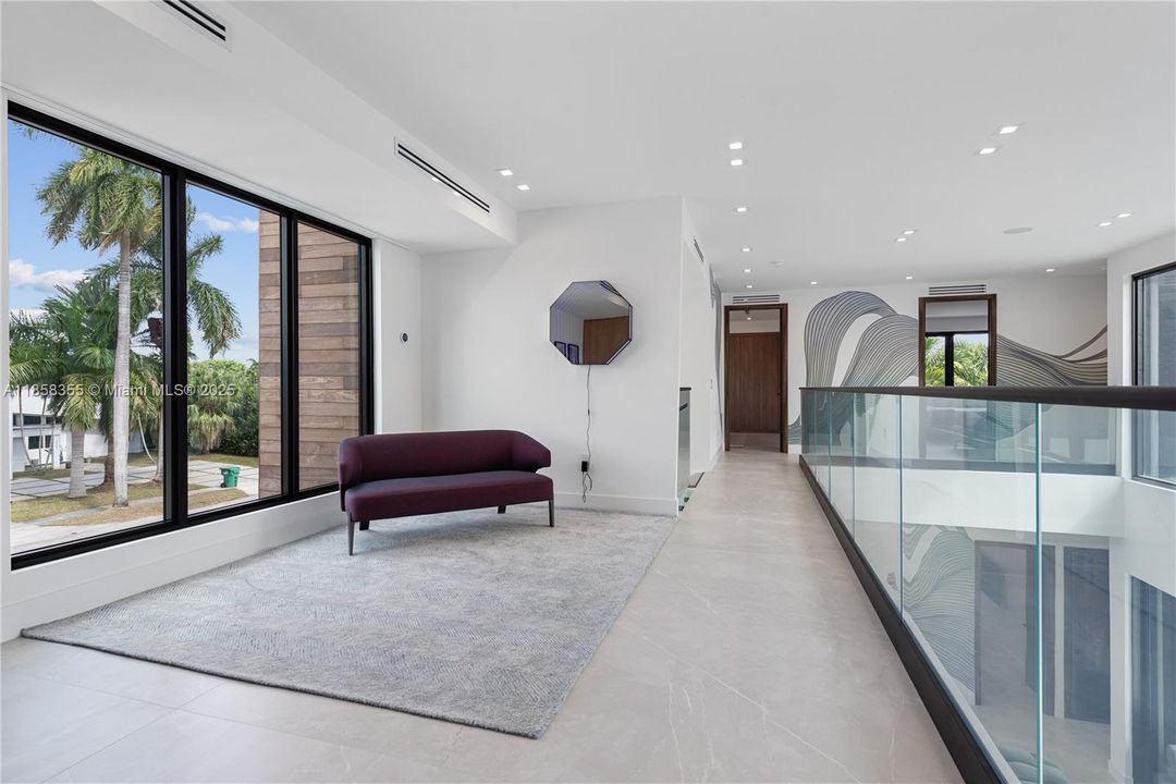 出租: $55,000 (9 贝兹, 7 浴室, 4729 平方英尺)