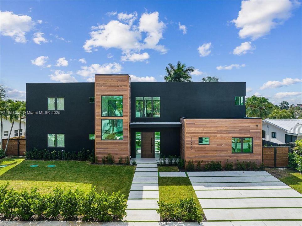 出租: $55,000 (9 贝兹, 7 浴室, 4729 平方英尺)