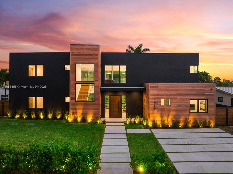 出租: $55,000 (9 贝兹, 7 浴室, 4729 平方英尺)