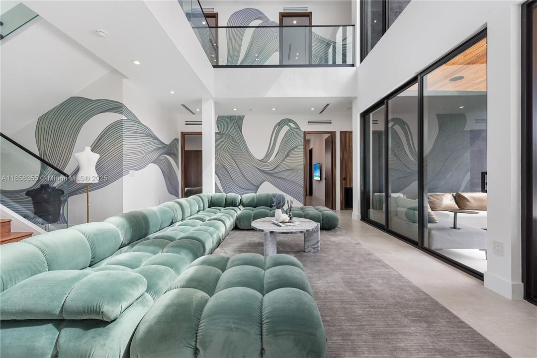 出租: $55,000 (9 贝兹, 7 浴室, 4729 平方英尺)