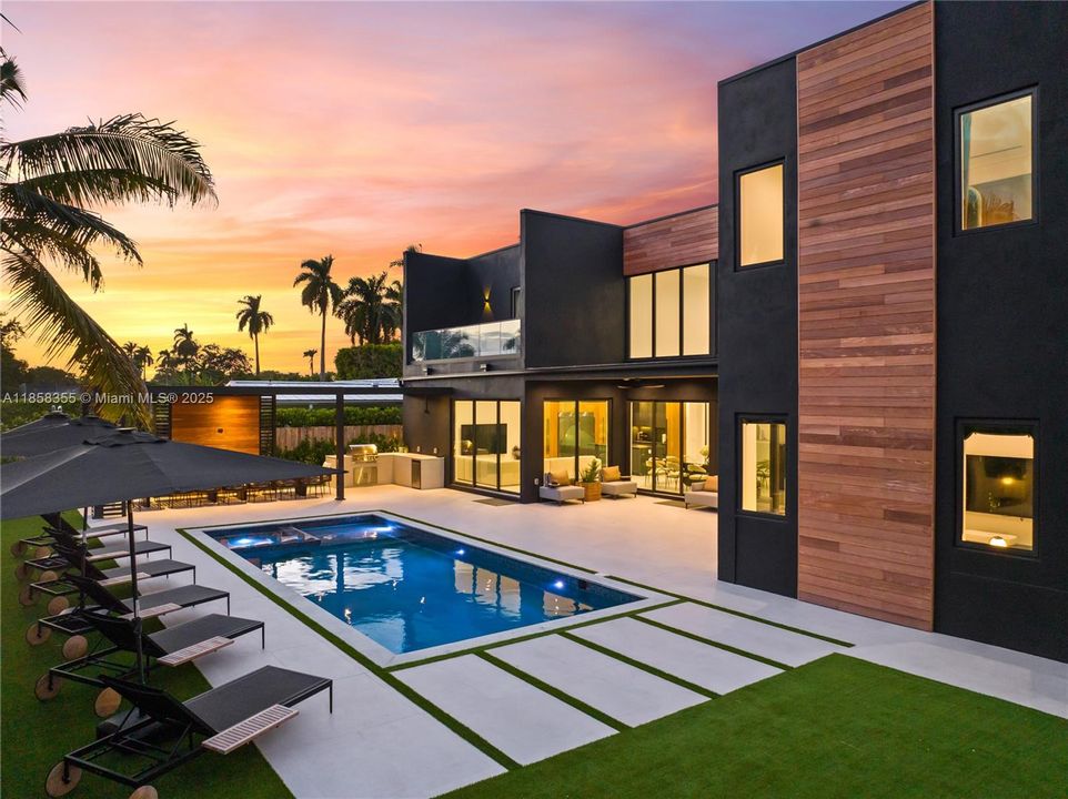 出租: $55,000 (9 贝兹, 7 浴室, 4729 平方英尺)