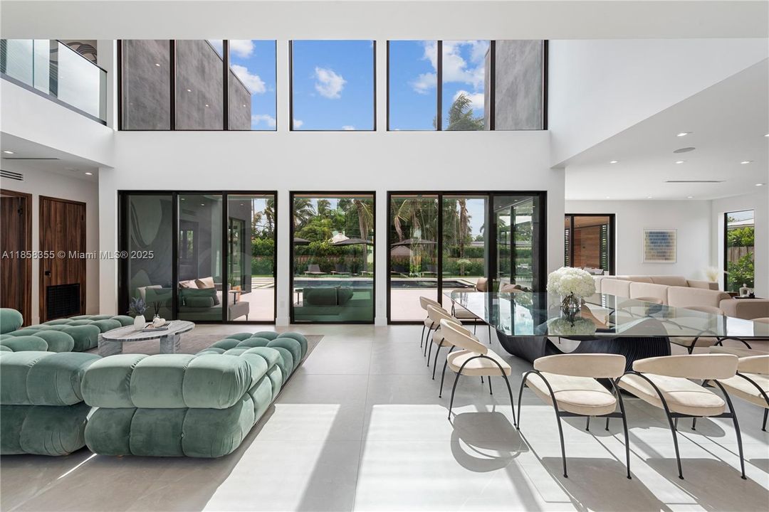 出租: $55,000 (9 贝兹, 7 浴室, 4729 平方英尺)