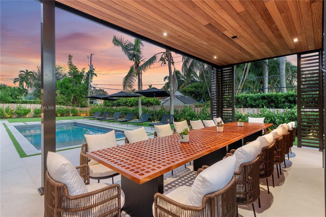 出租: $55,000 (9 贝兹, 7 浴室, 4729 平方英尺)