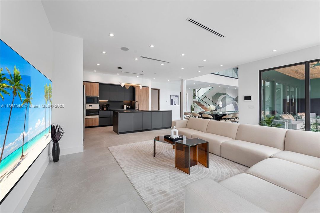 出租: $55,000 (9 贝兹, 7 浴室, 4729 平方英尺)