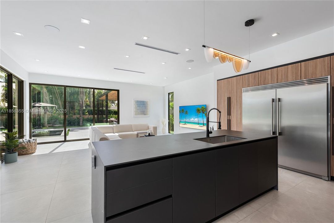 出租: $55,000 (9 贝兹, 7 浴室, 4729 平方英尺)