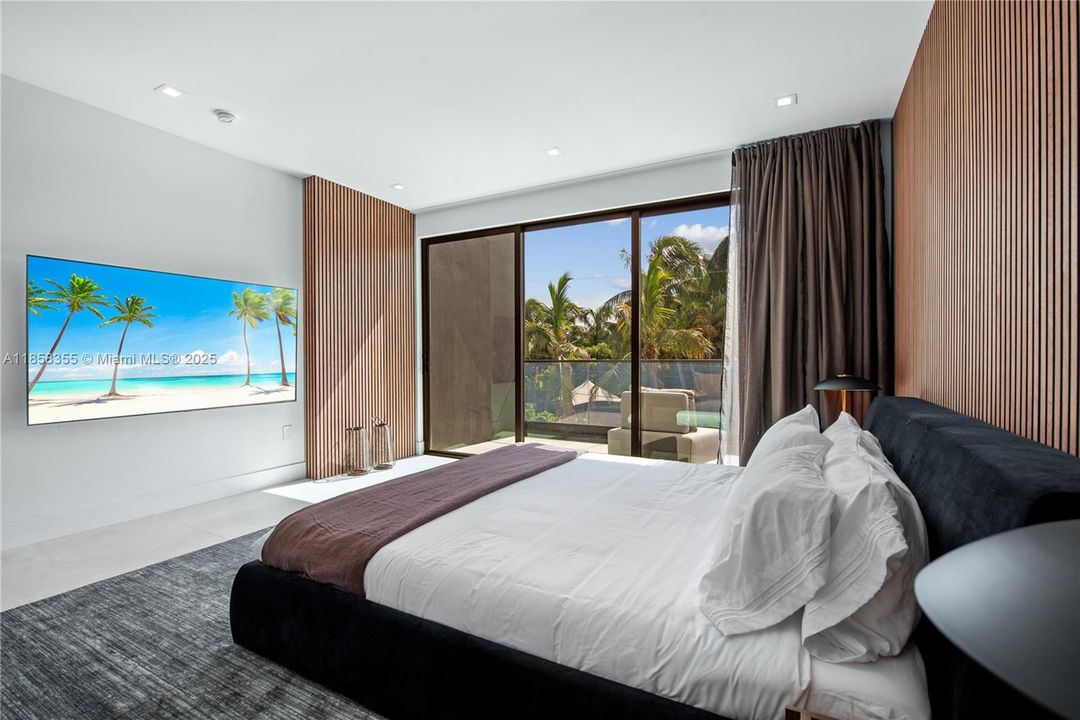 出租: $55,000 (9 贝兹, 7 浴室, 4729 平方英尺)