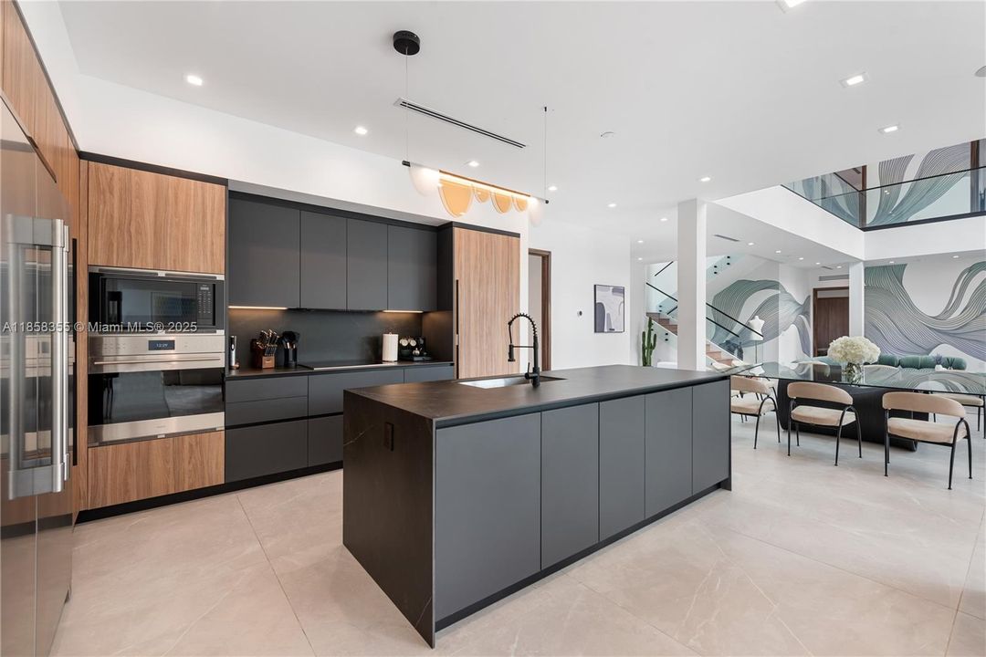 出租: $55,000 (9 贝兹, 7 浴室, 4729 平方英尺)