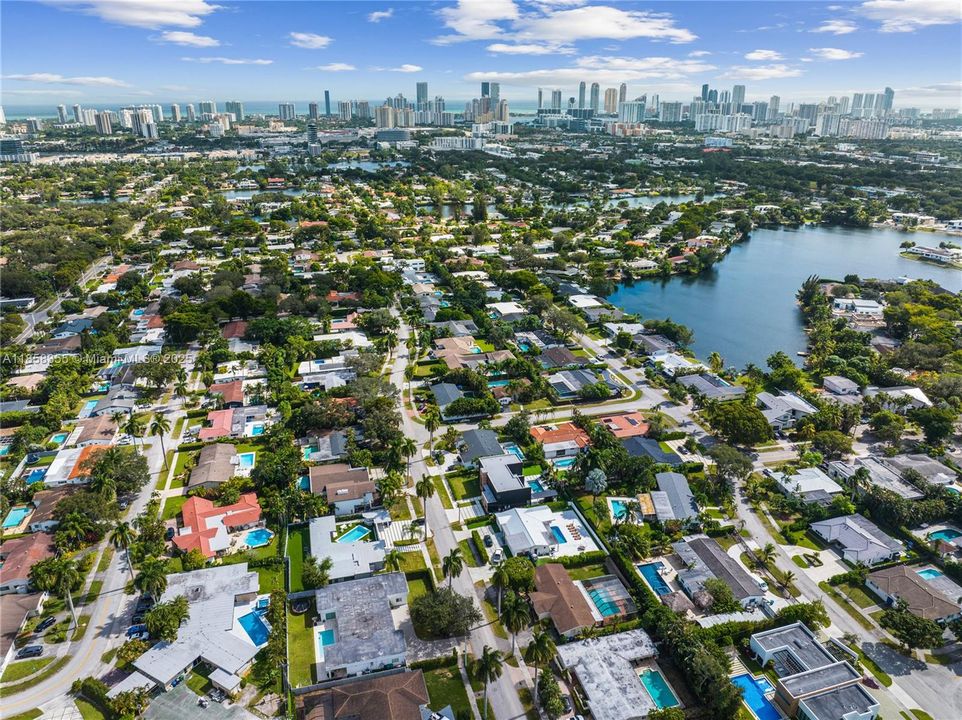 出租: $55,000 (9 贝兹, 7 浴室, 4729 平方英尺)