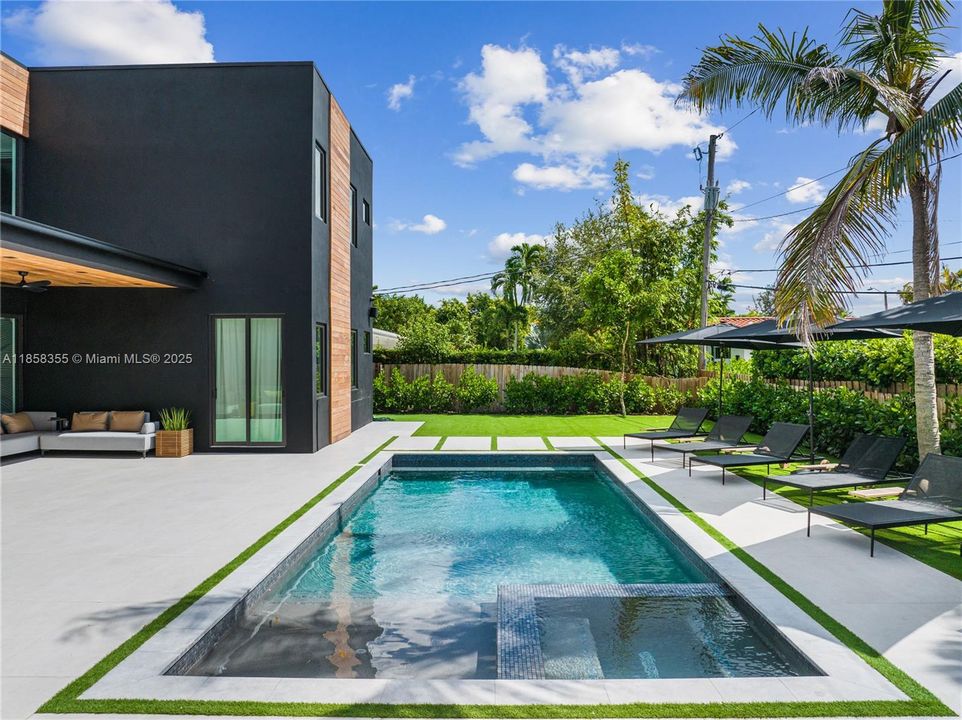 出租: $55,000 (9 贝兹, 7 浴室, 4729 平方英尺)